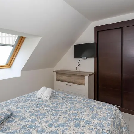 Apartmán Nautilus Atico, 3 Dormitorios, Puerto, By Bookindenia *