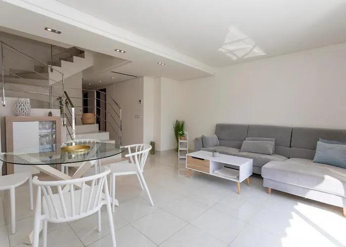 Nautilus Atico, 3 Dormitorios, Puerto, By Bookindenia *